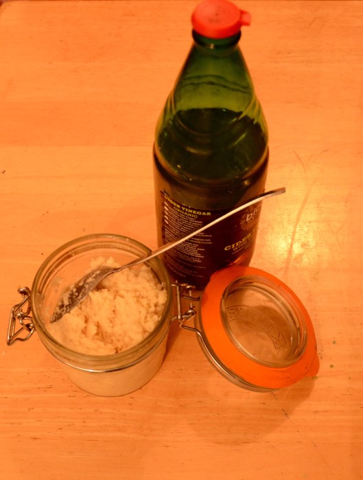 Fluffy horseradish ready to apple cyder vinegar-d